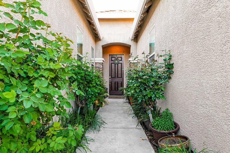 6064 Cohasset Dr - Photo 2 of 18