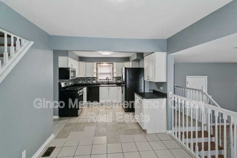 14500 Sawyer Ave - Photo 3 of 10