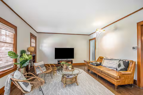 512 Woodlawn Ave - Photo 3 of 18