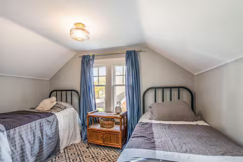 512 Woodlawn Ave - Photo 6 of 18