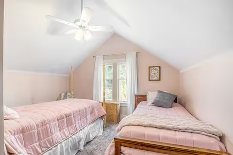 512 Woodlawn Ave - Photo 7 of 18