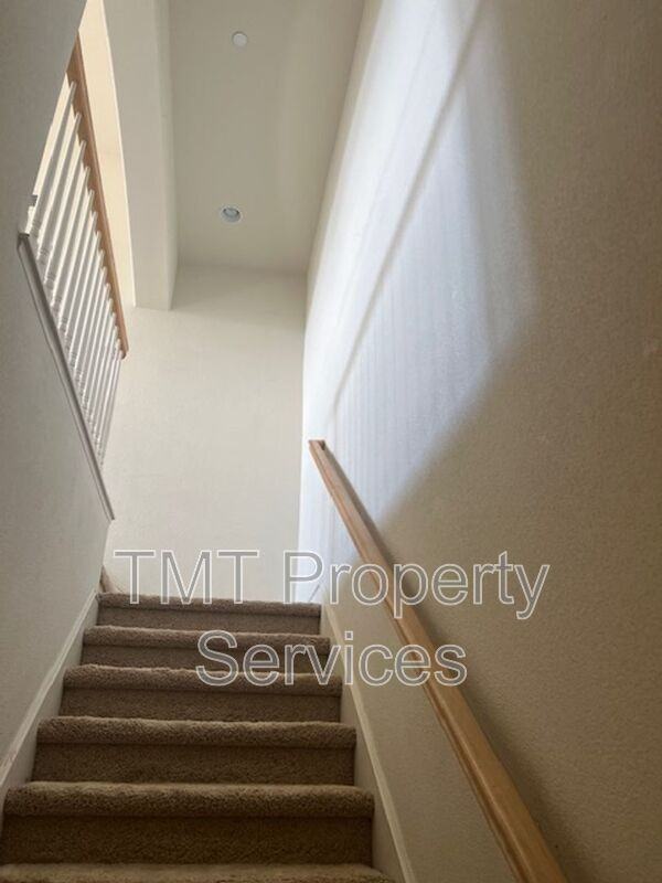 1201 Ferry Cir - Photo 3 of 5