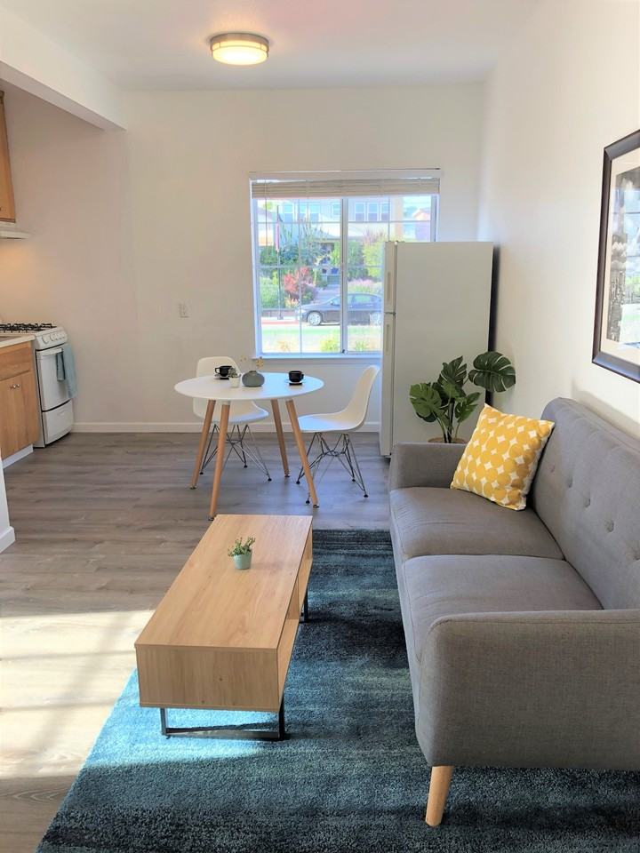 445 40th St #11 - Photo 3 of 12