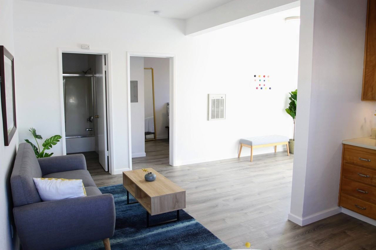 445 40th St #11 - Photo 7 of 12