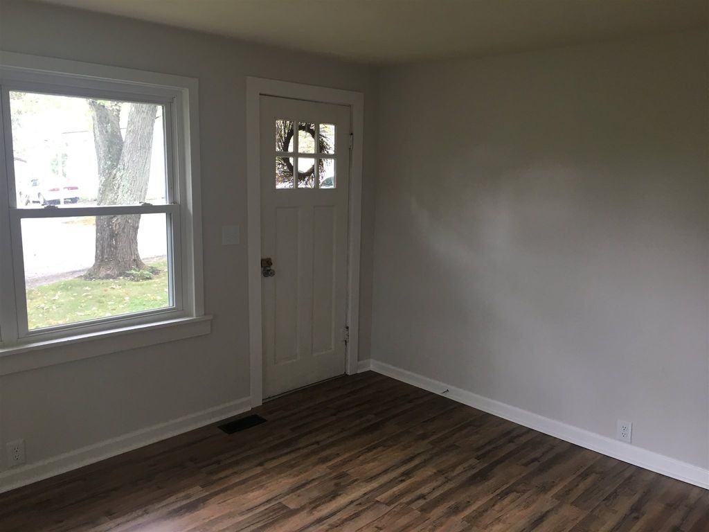 313 17th St - Photo 2 of 10