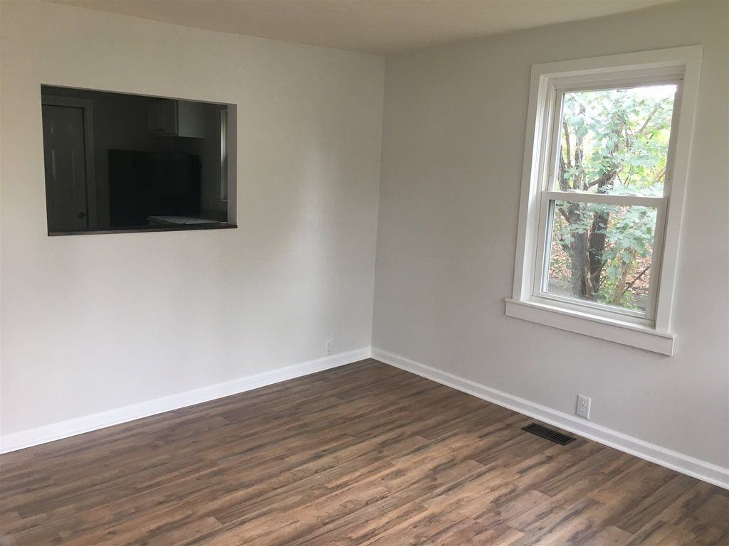 313 17th St - Photo 3 of 10