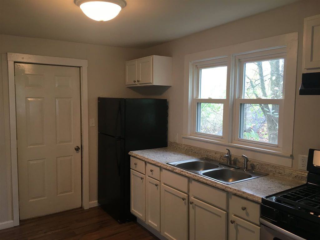 313 17th St - Photo 4 of 10