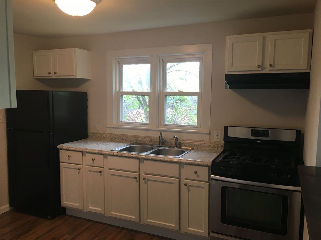 313 17th St - Photo 5 of 10