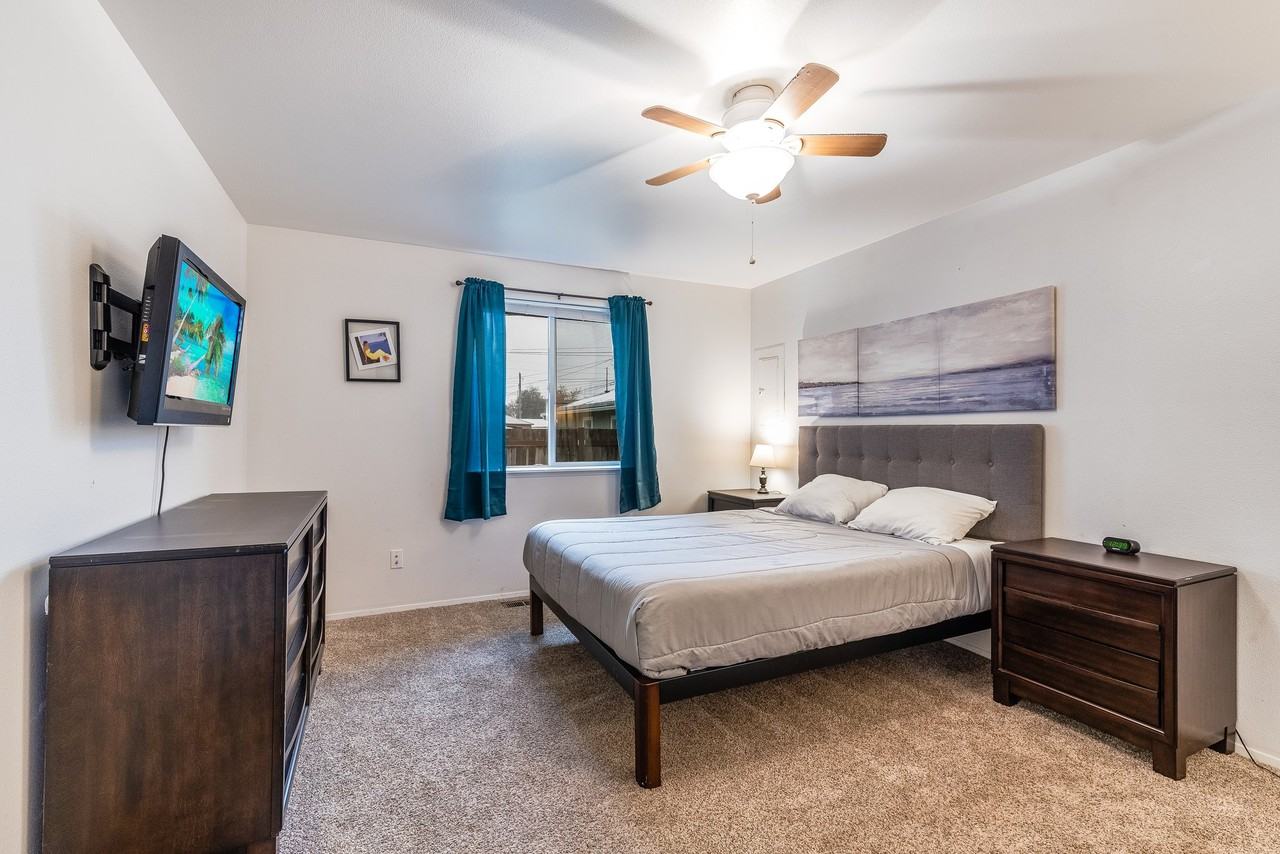 2141 S Sheridan Ave - Photo 3 of 11