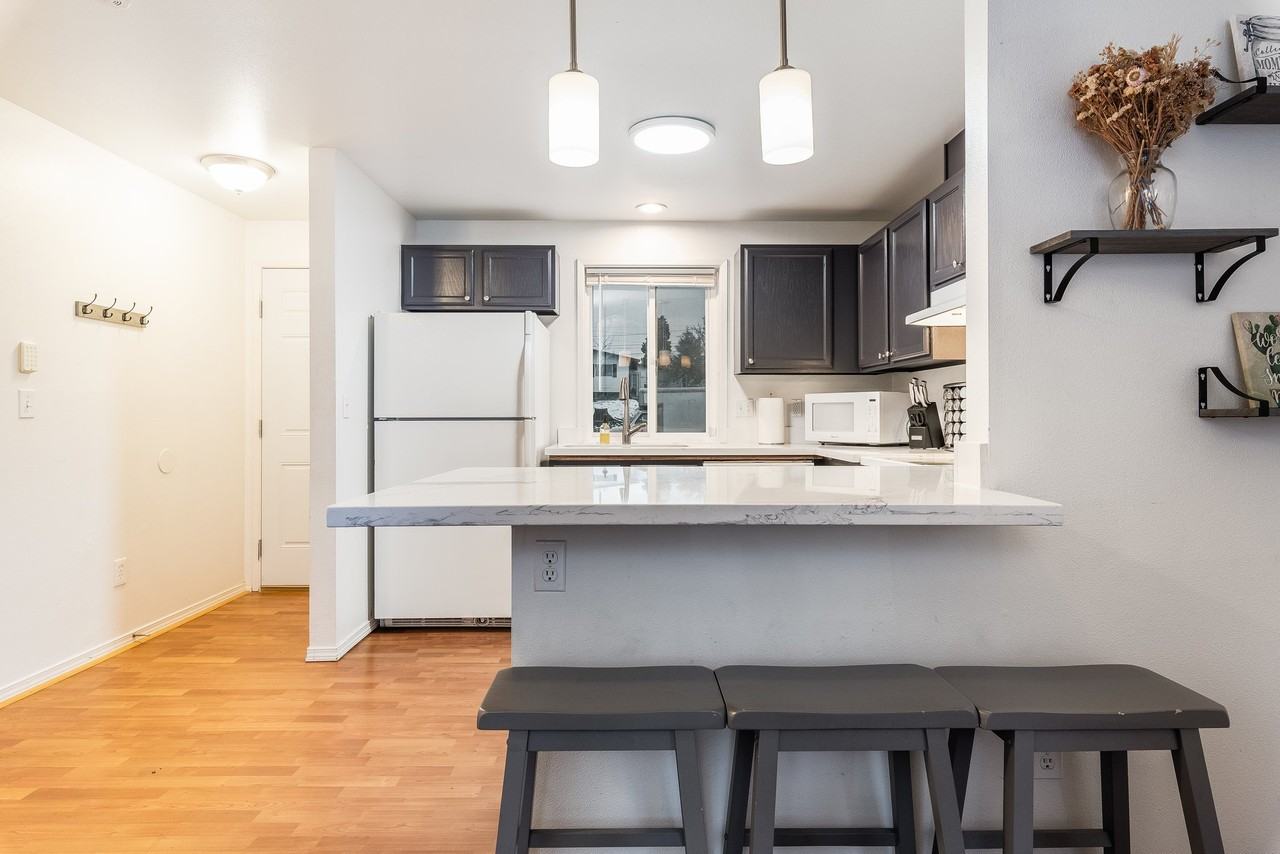 2141 S Sheridan Ave - Photo 5 of 11