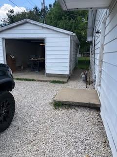 1402 S Curry Pike - Photo 2 of 11