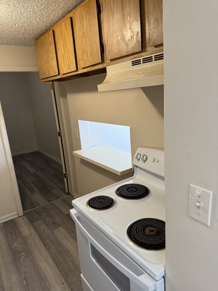600 S Glenwood Ave #F - Photo 3 of 4