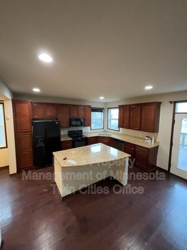 1704 Basswood Ct - Photo 5 of 27