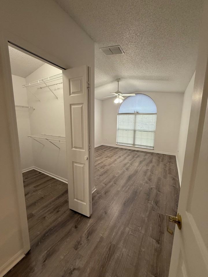 1814 Windsor Oak Dr - Photo 7 of 13