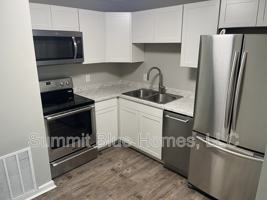 featured image of 555 N Dupont Ave
