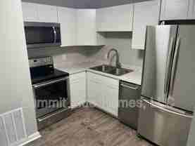 555 N Dupont Ave - Photo 1 of 1