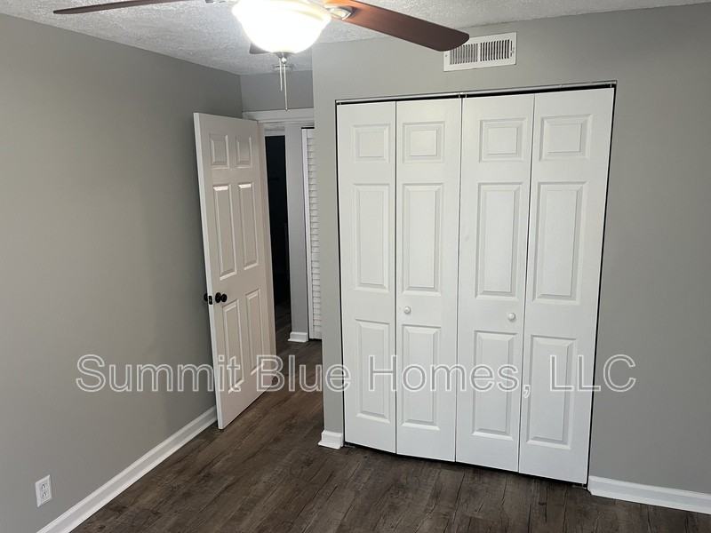 555 N Dupont Ave - Photo 5 of 13