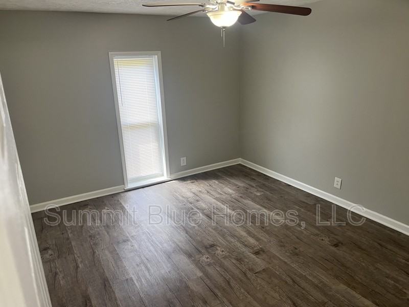 555 N Dupont Ave - Photo 7 of 13