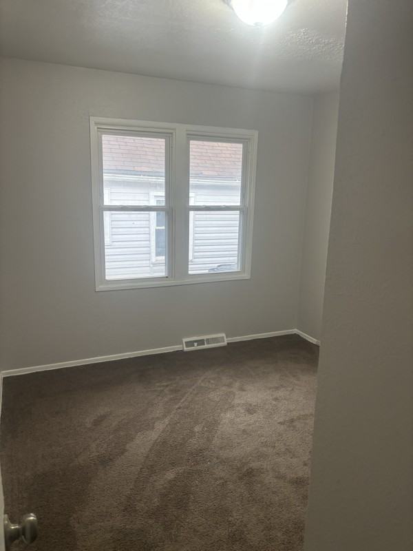 4457 E 154th St - Photo 5 of 10