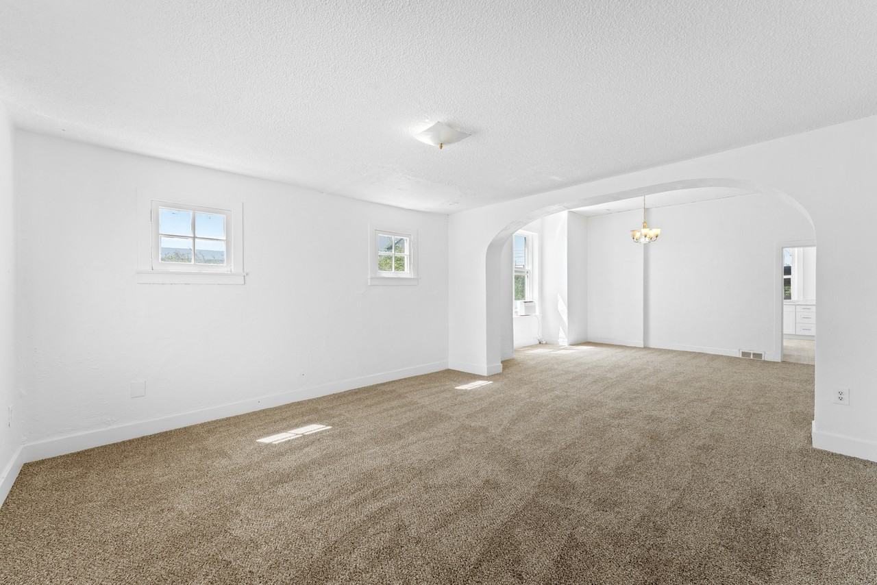 143 E St #125E4800S - Photo 5 of 15