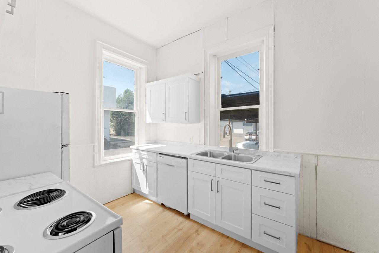 143 E St #125E4800S - Photo 7 of 15