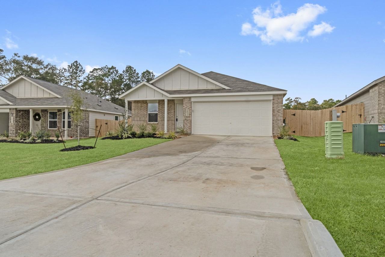 16031 Tallis Dr - Photo 2 of 26