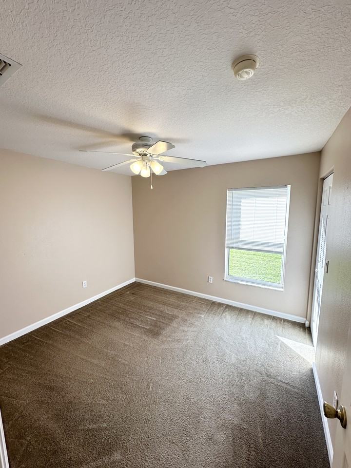 23 Eton Ln - Photo 3 of 25