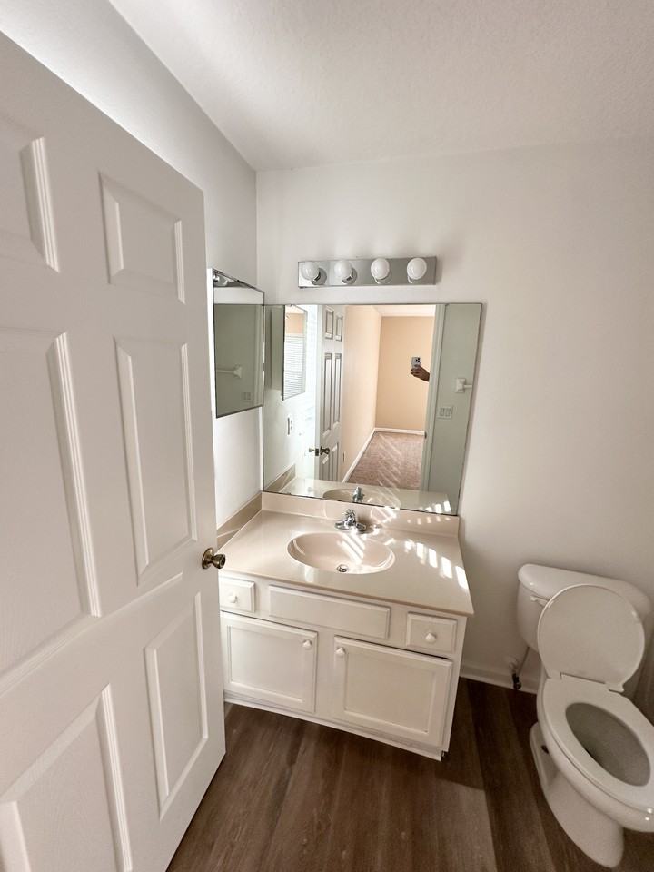 23 Eton Ln - Photo 6 of 25