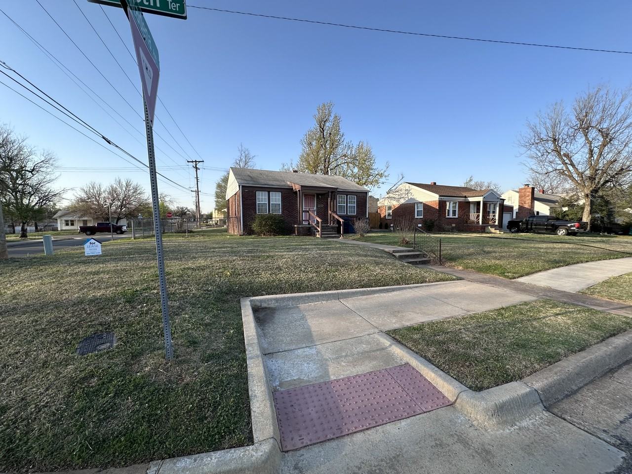 2400 Nw 36th St - Photo 6 of 11