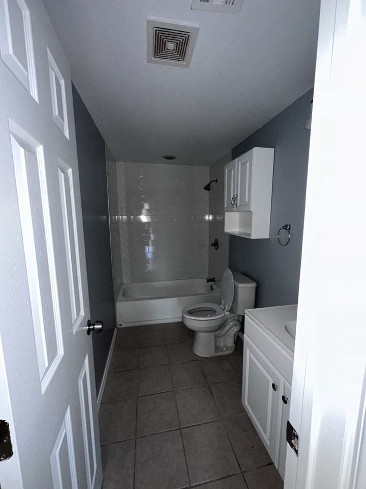 2400 Nw 36th St - Photo 7 of 11