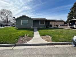 featured image of 301 E 4th St