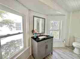 featured image of 957 Vine St