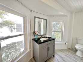 957 Vine St - Photo 1 of 1