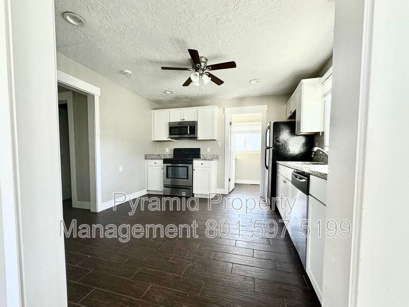 3185 S St #A - Photo 5 of 18