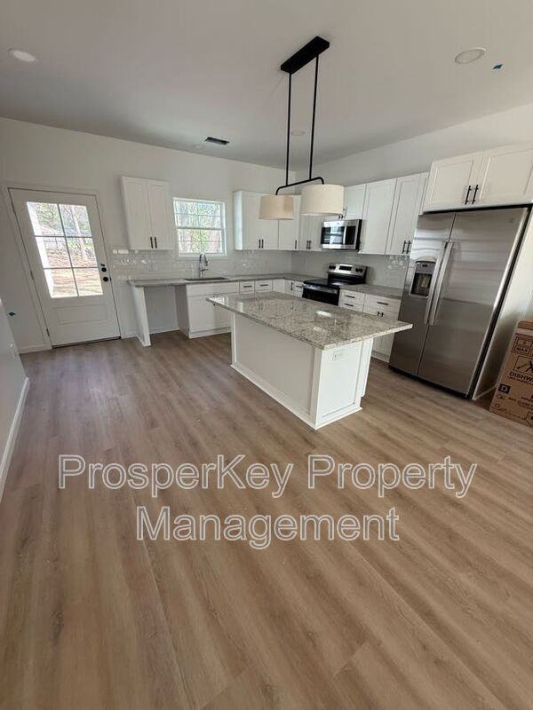 3825 Mulberry Dr - Photo 3 of 15