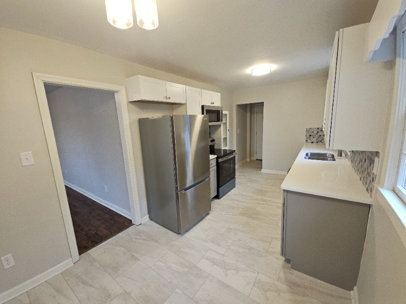 1305 Rosewood Ave - Photo 3 of 24