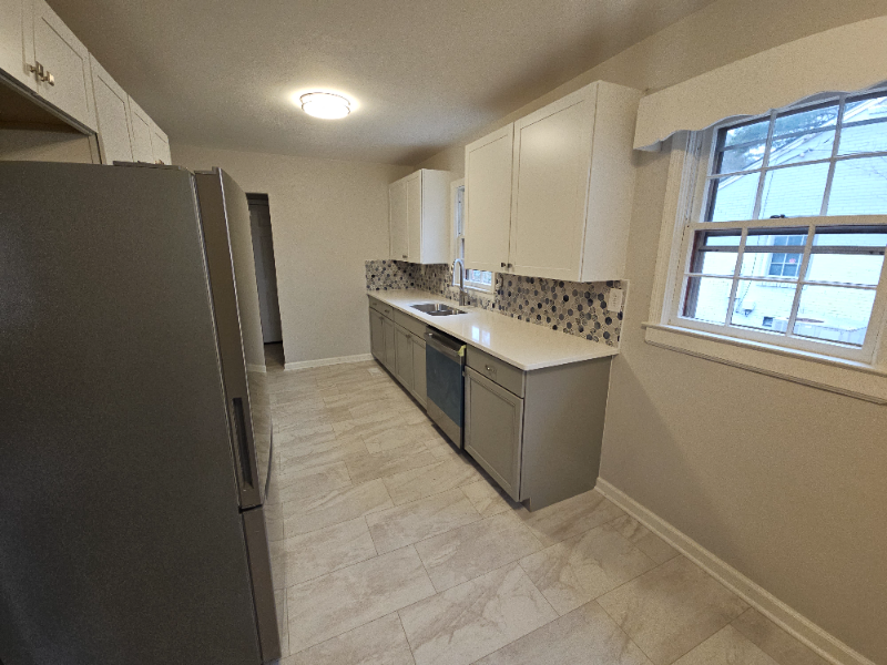 1305 Rosewood Ave - Photo 5 of 24