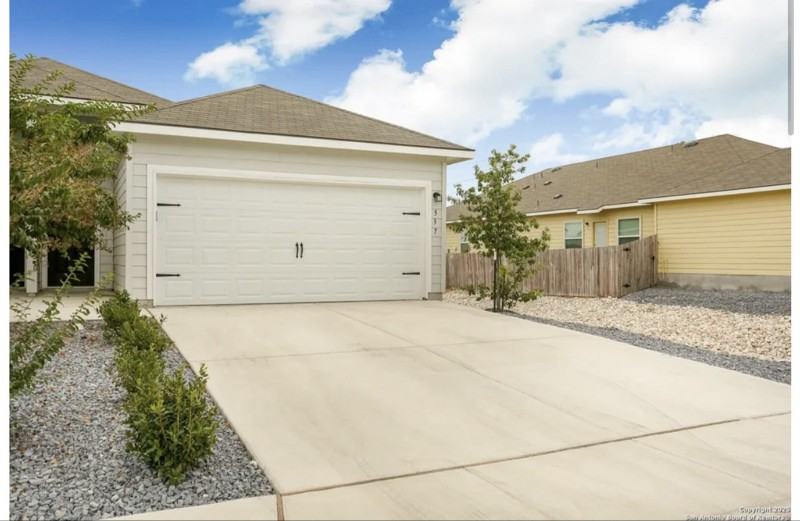 537 Grayson Ln - Photo 2 of 16