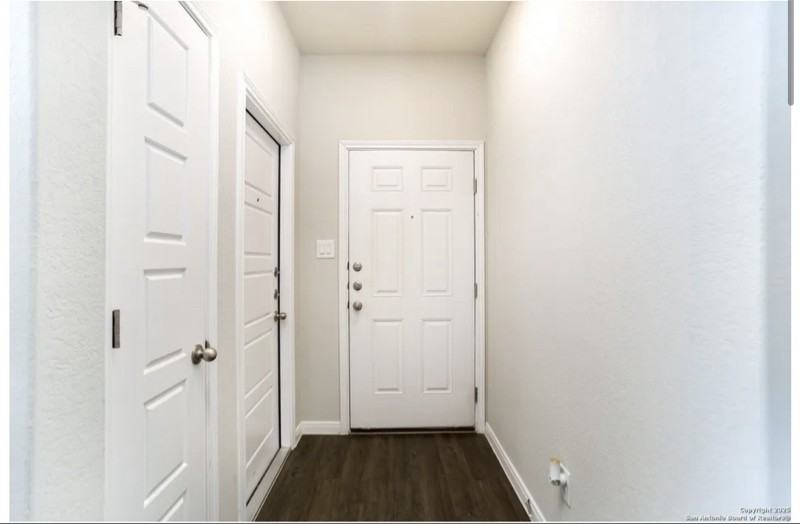 537 Grayson Ln - Photo 3 of 16