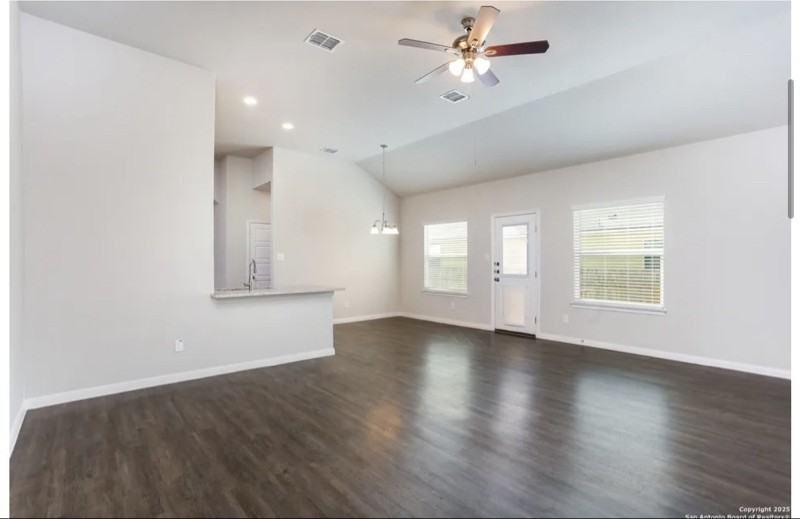 537 Grayson Ln - Photo 4 of 16