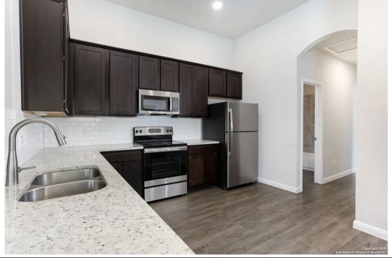 537 Grayson Ln - Photo 6 of 16