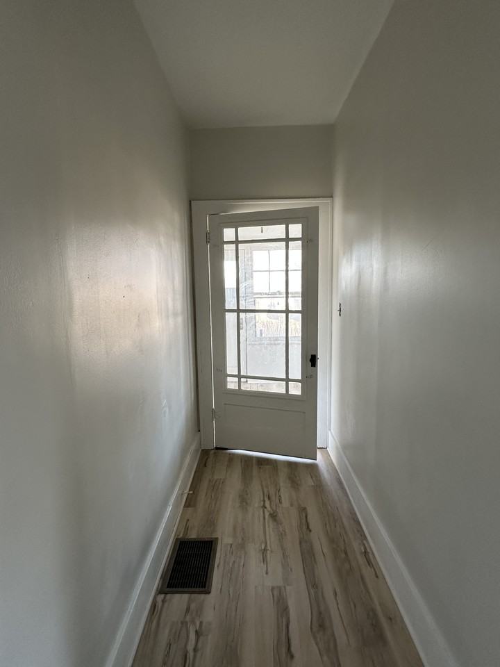 1119 Summit St #1 - Photo 2 of 10