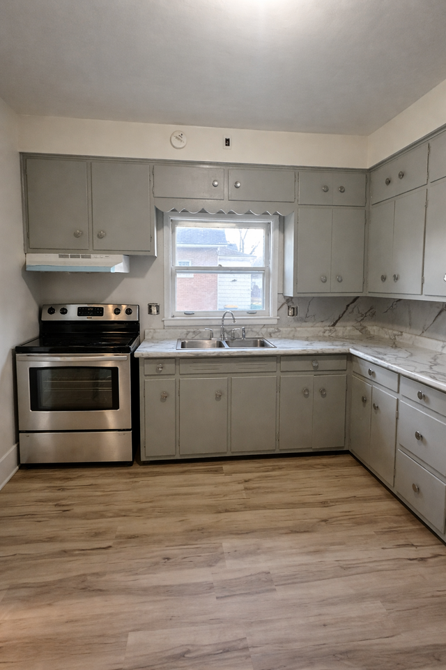 1119 Summit St #1 - Photo 3 of 10