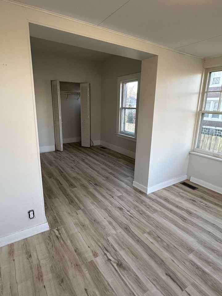 1119 Summit St #1 - Photo 7 of 10