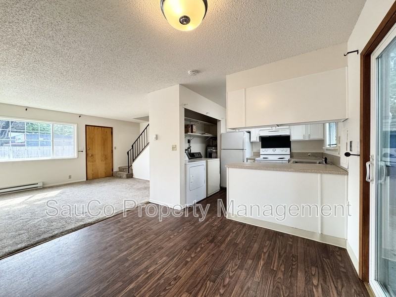 536 S Nebraska St - Photo 4 of 16