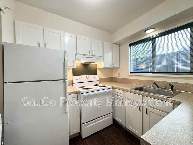 536 S Nebraska St - Photo 5 of 16