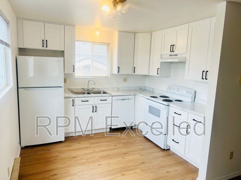 475 Houser Way S #B - Photo 5 of 10