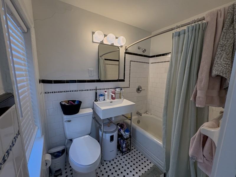 1223 N Franklin St - Photo 4 of 29