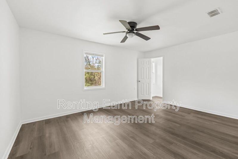 2129 13th St N - Photo 4 of 17