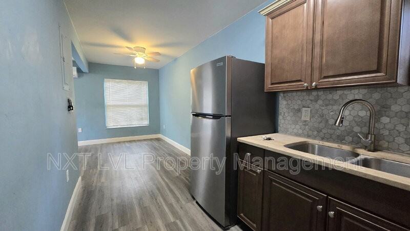 240 W Mariana Ave #B - Photo 6 of 10